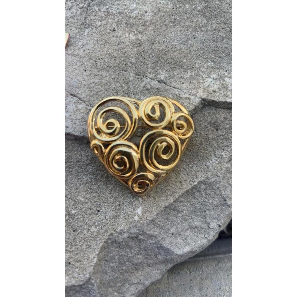 Vintage 80's Heart shape Swirled Open work Matte gold Pin/brooch